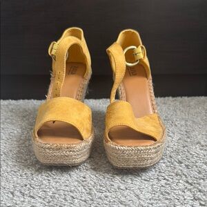 Yellow wedges